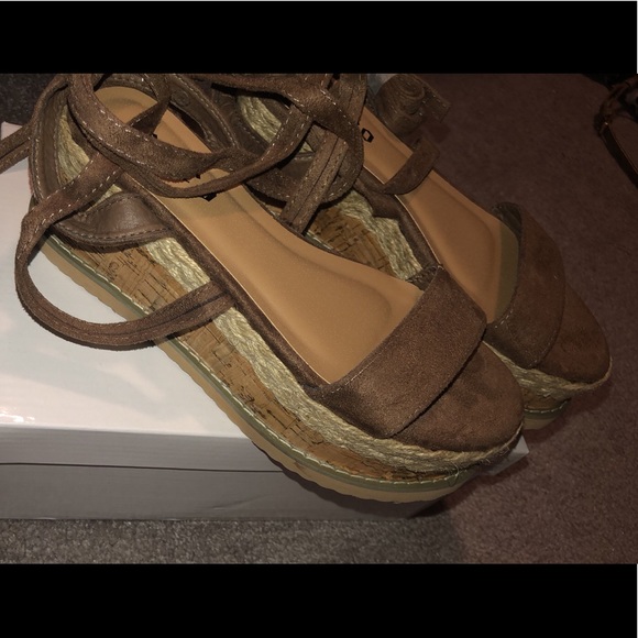 Sandals - Picture 3 of 7